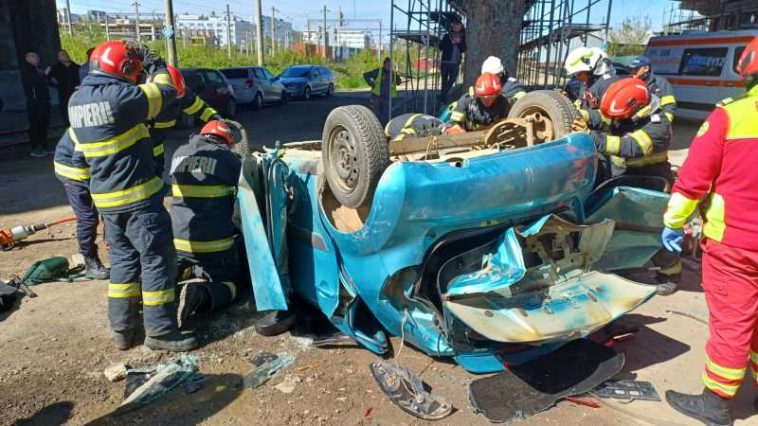 Un autoturism a căzut de pe Pasarela Bucium din Iași