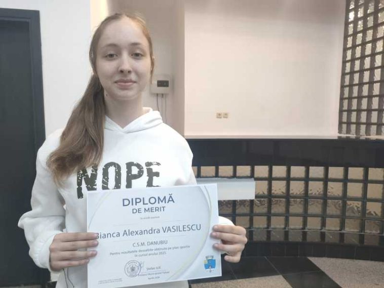 Tulcea: Cei mai buni elevi și sportivi ai anului 2025, premiați de Primăria municipiului reședință
