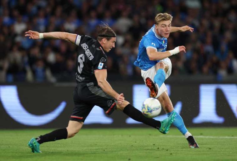 Fotbal: Napoli a câștigat în Serie A și amână încoronarea lui Inter Milano