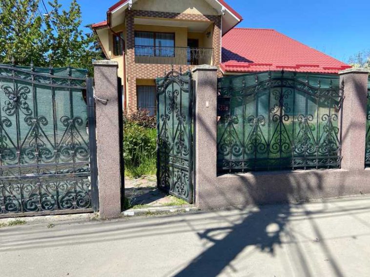 VIDEO REPORTAJ Galați: Sute de oameni evacuați în grabă în zona străzii Traian, unde a căzut drona rusească