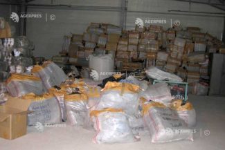 VIDEO Bunuri contrafăcute în valoare de peste 12 milioane de lei, ridicate de polițiști în Sectorul 2