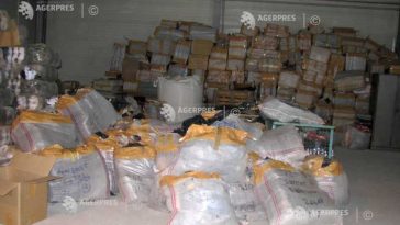 VIDEO Bunuri contrafăcute în valoare de peste 12 milioane de lei, ridicate de polițiști în Sectorul 2