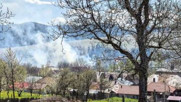 VIDEO Incendiu în Soveja/ Mesaj RO-ALERT pentru degajări mari de fum