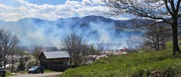 Incendiu la Soveja/ Pompieri din mai multe județe au fost mobilizați să intervină; mesaje RO-ALERT