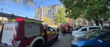 Timiș: Zeci de persoane evacuate în urma unui incendiu la etajul opt al unui bloc