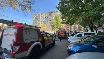 Timiș: Zeci de persoane evacuate în urma unui incendiu la etajul opt al unui bloc