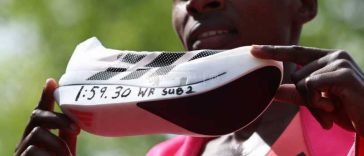 Atletism: Încălțămintea din fibră de carbon, cheia performanței kenyanului Sawe la maratonul de la Londra