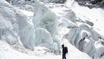 Everest/ Șerpașii au deschis traseul către Tabăra I (oficiali)