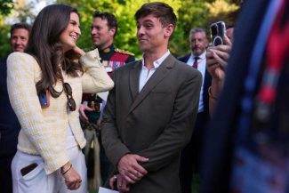 În vizită în Statele Unite, regele Charles a discutat despre tricotat cu campionul la sărituri în apă Tom Daley