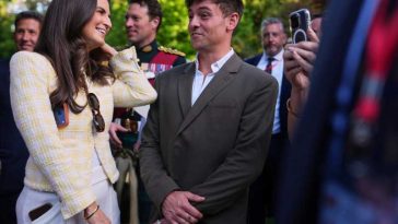 În vizită în Statele Unite, regele Charles a discutat despre tricotat cu campionul la sărituri în apă Tom Daley