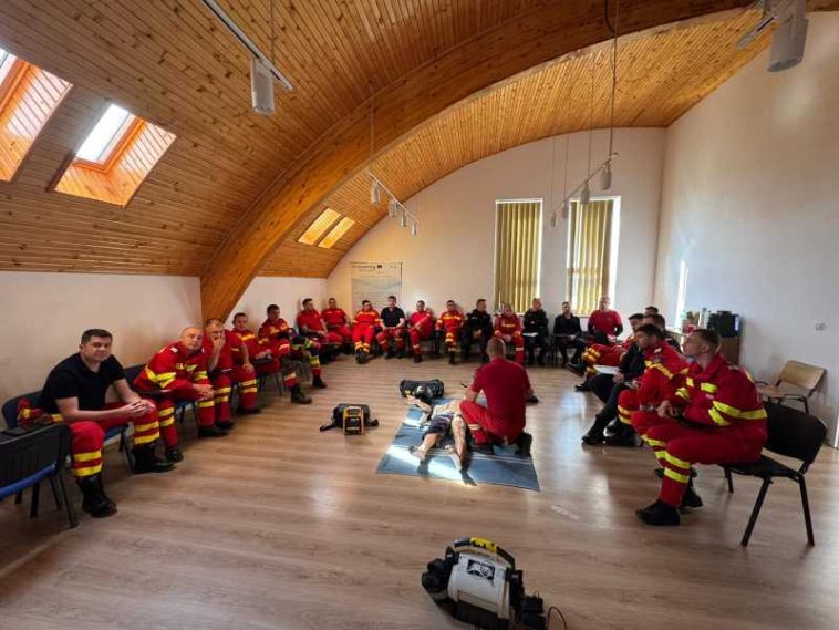 Bihor: Cei 121 de paramedici SMURD pe motocicletă din țară, instruiți la Oradea înaintea sezonului estival