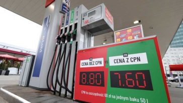 Criză combustibili/ Polonia prelungește reducerile de taxe la combustibil până la mijlocul lunii mai