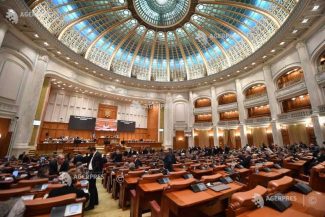 Parlament/Moțiunea de cenzură va fi citită miercuri în plenul comun; va fi dezbătută și votată pe 5 mai