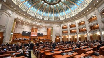 Parlament/Moțiunea de cenzură va fi citită miercuri în plenul comun; va fi dezbătută și votată pe 5 mai