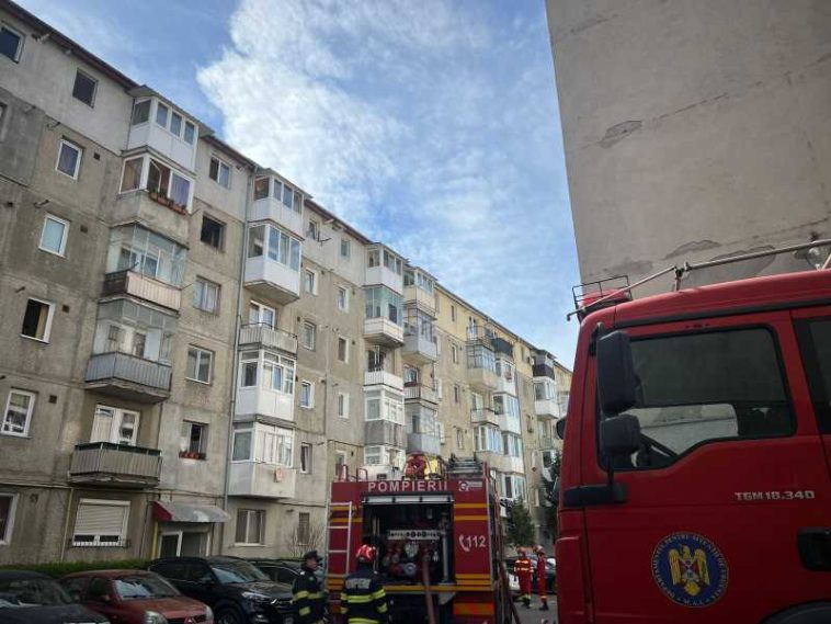 Sibiu: 15 persoane evacuate dintr-un bloc unde a izbucnit un incendiu la o garsonieră