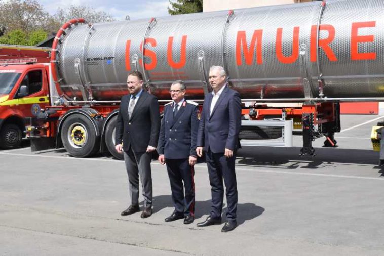 Mureș: ISU a primit o a doua cisternă de transportare a apei de 30.000 de litri, cumpărată de Consiliul Județean