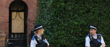 Marea Britanie: Un personaj misterios a plătit comiterea de atacuri incendiare vizând proprietăți legate de premierul Starmer (procuror)