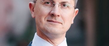 Dan Barna, europarlamentar USR, susţine că o soluţie ar fi ca şeful statului să ceară partidelor un moratoriu de câteva luni, fără moţiuni de cenzură, pentru a nu pune în pericol PNRR şi SAFE: Este una dintre variante, să continue guvernarea minoritară