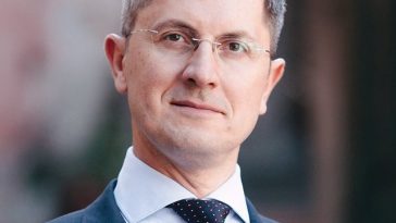 Dan Barna, europarlamentar USR, susţine că o soluţie ar fi ca şeful statului să ceară partidelor un moratoriu de câteva luni, fără moţiuni de cenzură, pentru a nu pune în pericol PNRR şi SAFE: Este una dintre variante, să continue guvernarea minoritară