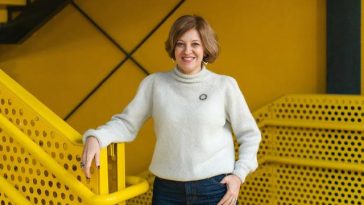 Conferinţa The Economist  - Oana Gheorghiu: România e acum ca o navă aflată pe o mare în plină furtună şi cu un foc la bord şi pare că nu toţi cei de la bord se focusează pentru a stinge focul, ci mai mult la cum să dea bine în poză