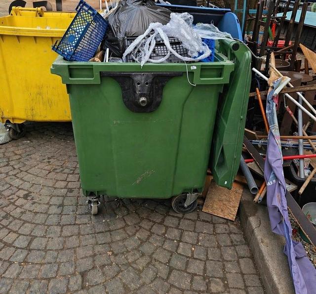 Știri de azi | Restaurant din Herăstrău, amendat pentru a treia oară, din cauza depozitării necorespunzătoare a deşeurilor/ Poliţia Locală: Practic, curtea fusese transformată într-o magazie în aer liber – FOTO - Știri de azi | 