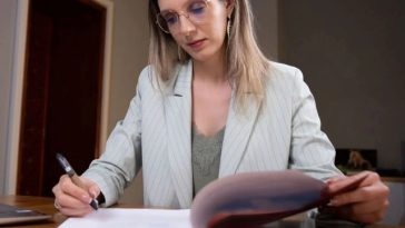 Știri de azi | Ministrul Mediului a trimis pe circuitul de avizare un proiect de OUG care stabileşte că tăierea arborilor, chiar şi din proprietate privată, devine infraciune în cazul în care sunt distruse spaţii verzi mai mari de un hectar - Știri de azi | 