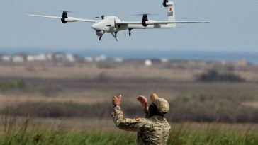 Ministrul Apărării anunţă că firme producătoare de drone şi sisteme contra-dronă care au participat la exerciţiul din poligonul Midia au fost invitate să meargă în operaţiuni reale, umăr la umăr, cu militarii Armatei Române şi să doneze din produse