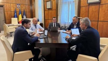 Bolojan, după întâlnirea cu preşedintele ANRE: Oprim speculatorii şi deblocăm accesul producătorilor de energie la reţele / Luni vor fi publicate în dezbatere publică două regulamente, privind racordarea şi obţinerea autorizaţiei de înfiinţare