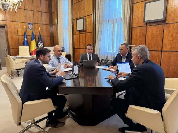 Bolojan, după întâlnirea cu preşedintele ANRE: Oprim speculatorii şi deblocăm accesul producătorilor de energie la reţele / Luni vor fi publicate în dezbatere publică două regulamente, privind racordarea şi obţinerea autorizaţiei de înfiinţare