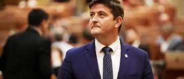 Deputatul Alexandru Dimitriu (USR): Guvernul NU este demis automat la 45 de zile după retragerea PSD de la guvernare. Este doar un narativ fals, împins de pesedişti / Ştiu foarte bine că nu au voturile necesare pentru a dărâma Guvernul Bolojan