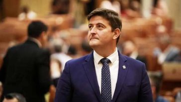 Deputatul Alexandru Dimitriu (USR): Guvernul NU este demis automat la 45 de zile după retragerea PSD de la guvernare. Este doar un narativ fals, împins de pesedişti / Ştiu foarte bine că nu au voturile necesare pentru a dărâma Guvernul Bolojan
