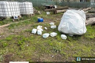 Dosar penal şi amendă de 15.000 de lei, după ce în gospodăria unui bărbat din judeţul Suceava s-au găsit cantităţi mari de de îngrăşăminte chimice depozitate necorespunzător – FOTO