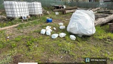 Dosar penal şi amendă de 15.000 de lei, după ce în gospodăria unui bărbat din judeţul Suceava s-au găsit cantităţi mari de de îngrăşăminte chimice depozitate necorespunzător – FOTO