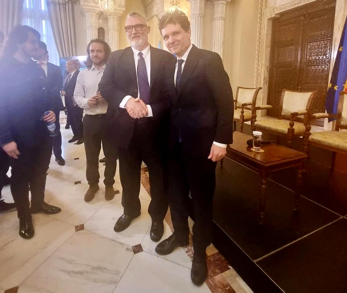 Adrian Victor Vevera alaturi de Presedintele Nicusor Dan