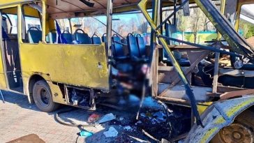 Patru morţi şi 16 răniţi la Nikopol, după ce o dronă rusă a lovit un autobuz din reţeaua publică