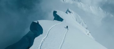 Blocat de două săptămâni, traseul spre Everest a fost degajat de ghizi nepalezi