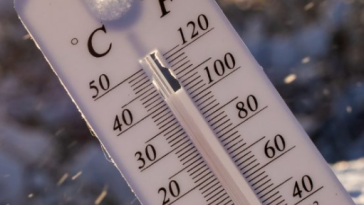 ANM: Temperaturile vor scădea în toată ţara, iar joi şi vineri va fi deosebit de rece pentru această perioadă/ Vor fi şi perioade cu ploi, respectiv ninsori la munte, iar vântul va avea intensificări