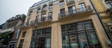 Imobil de pe strada Lipscani, transformat în centru expoziţional