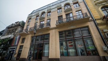 Imobil de pe strada Lipscani, transformat în centru expoziţional