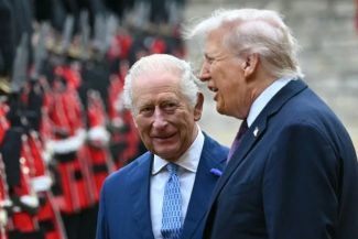 Trump îl primeşte pe Charles al III-lea după atacul de la gala presei