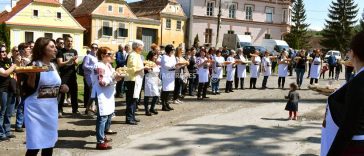 Mureș: Încasările de la Sărbătoarea Rabarbărului din Saschiz vor finanța cantina comunitară ‘Bucate din Vecinătate’