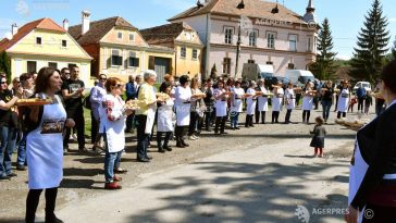 Mureș: Încasările de la Sărbătoarea Rabarbărului din Saschiz vor finanța cantina comunitară ‘Bucate din Vecinătate’