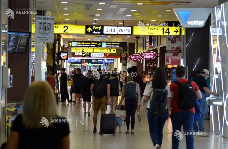 CNAB: Zece stații de apă potabilă au fost montate în cele două aeroporturi din București