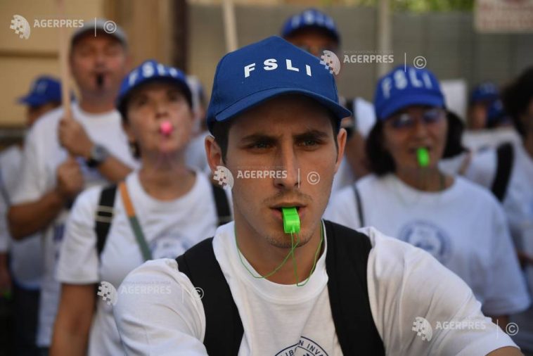 Sindicaliști din învățământ protestează în fața Ministerului Educației și Cercetării