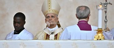 Papa Leon al XIV-lea revine la Roma la finalul turneului african