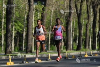 Kenyanul Derrick Njoroge și ugandeza Ester Chekwemoi au câștigat Semimaratonul internațional ‘Constantina Diță’