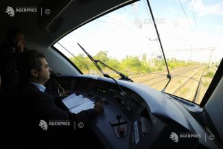 Circulație feroviară oprită temporar între stațiile Merișor-Crivadia și Toplița-Răstolița pentru îndepărtarea copacilor prăbușiți pe…
