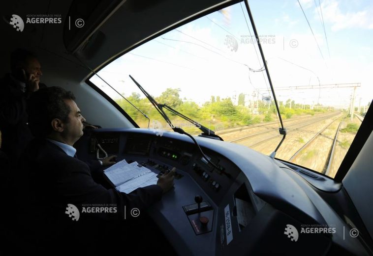 Circulație feroviară oprită temporar între stațiile Merișor-Crivadia și Toplița-Răstolița pentru îndepărtarea copacilor prăbușiți pe…