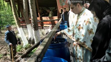 Dâmbovița: Sărbătoarea 'Izvorul Tămăduirii' la Nucet și procesiune la 'Fântâna de leac'