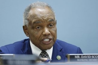 Reprezentantul democrat din Georgia David Scott, aflat în post din 2003 şi care candida la al 13-lea mandat consecutiv, a murit a vârsta de 80 de ani
